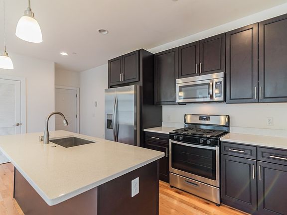 3rd image of 916 N 19th St #2