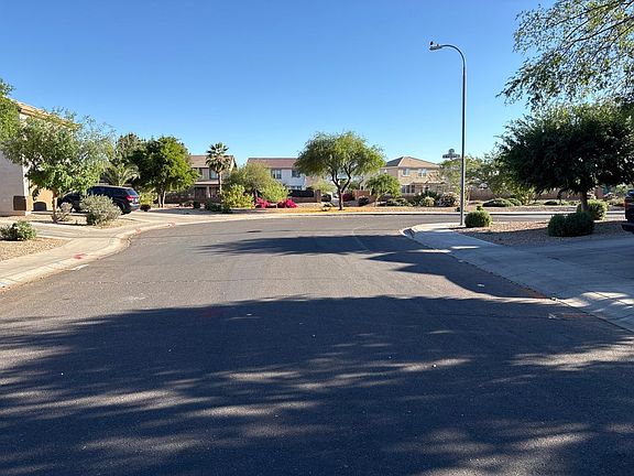 5th image of 2320 S 101st Dr
