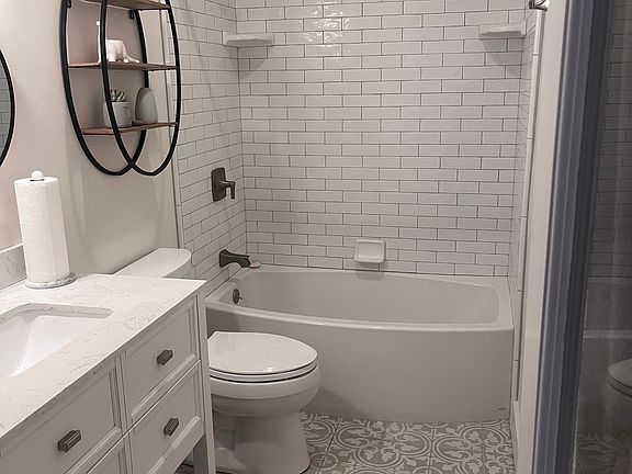 Spacious Bathroom!