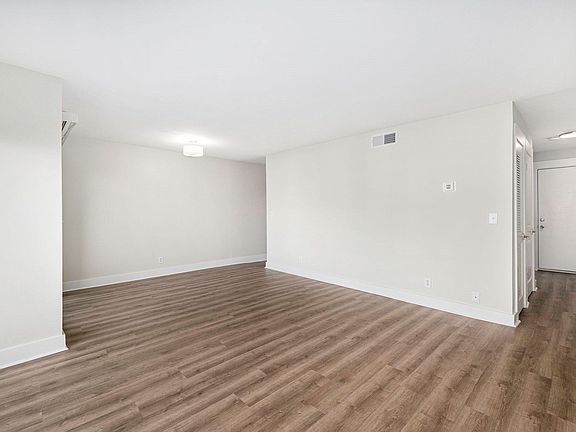 5th image of 2621 Arlington Ave S APT 14