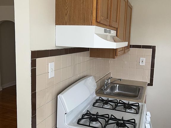 5th image of 7401 Woodbine Ave APT 2A
