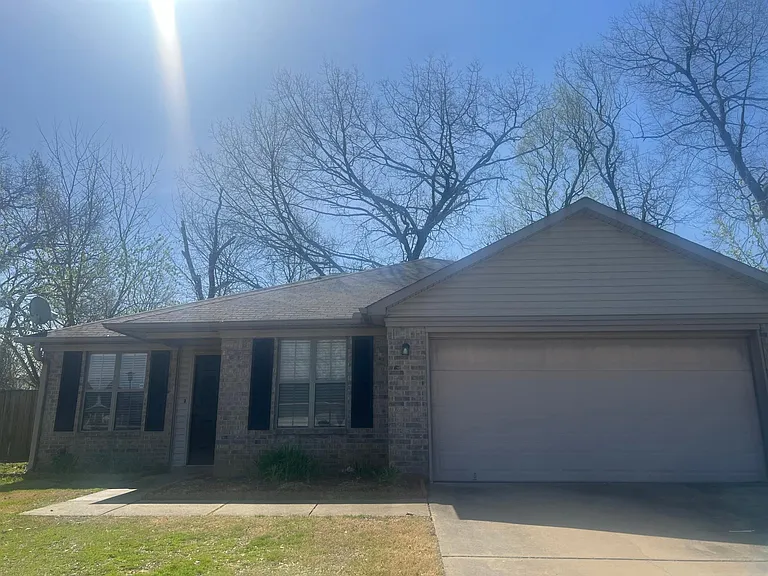100 Donna Kay Dr — Photo 1