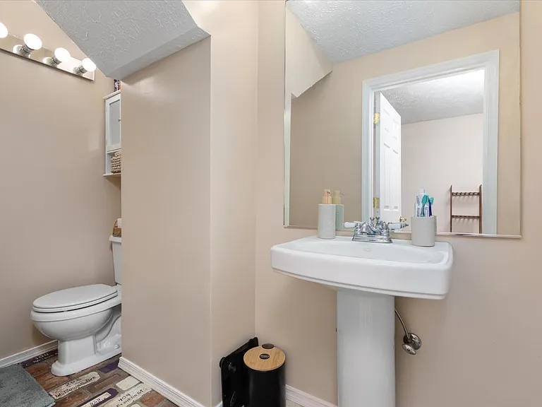 8307 Crestmont Cir — Photo 18