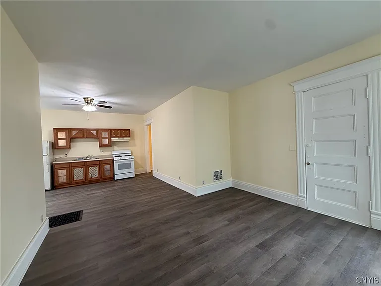 416 Danforth St #1F — Photo 6