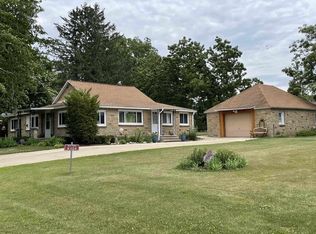 N1124 Golf Rd, Prairie Du Sac, WI 53578