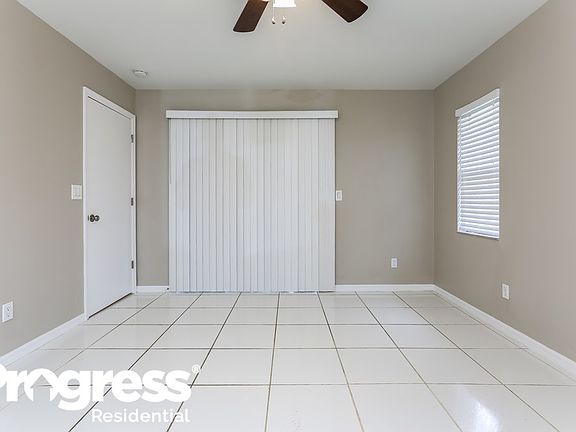 3rd image of 1526 SE 5th Pl