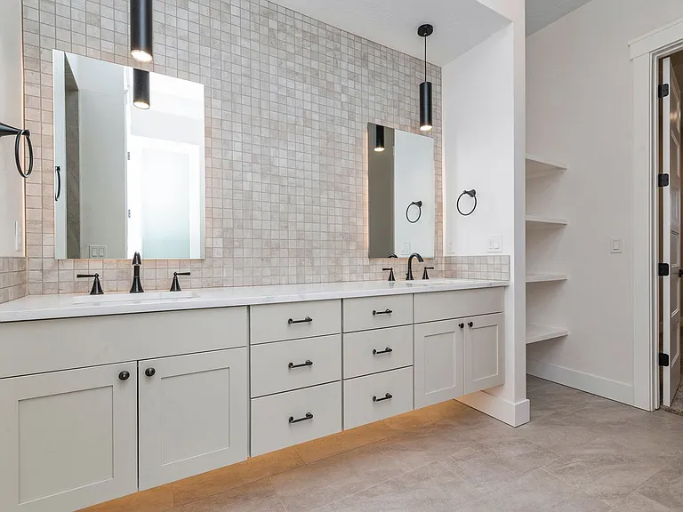 6642 N Asissi Ln — Photo 23