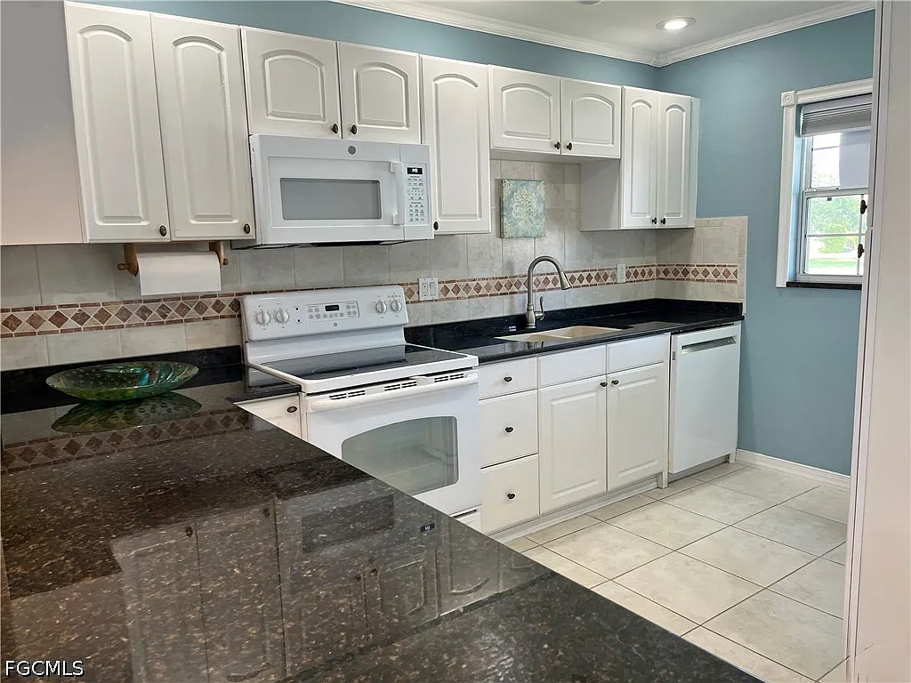 2 bed, 2.0 bath, 1258 sqft, $1,900 — Photo 3