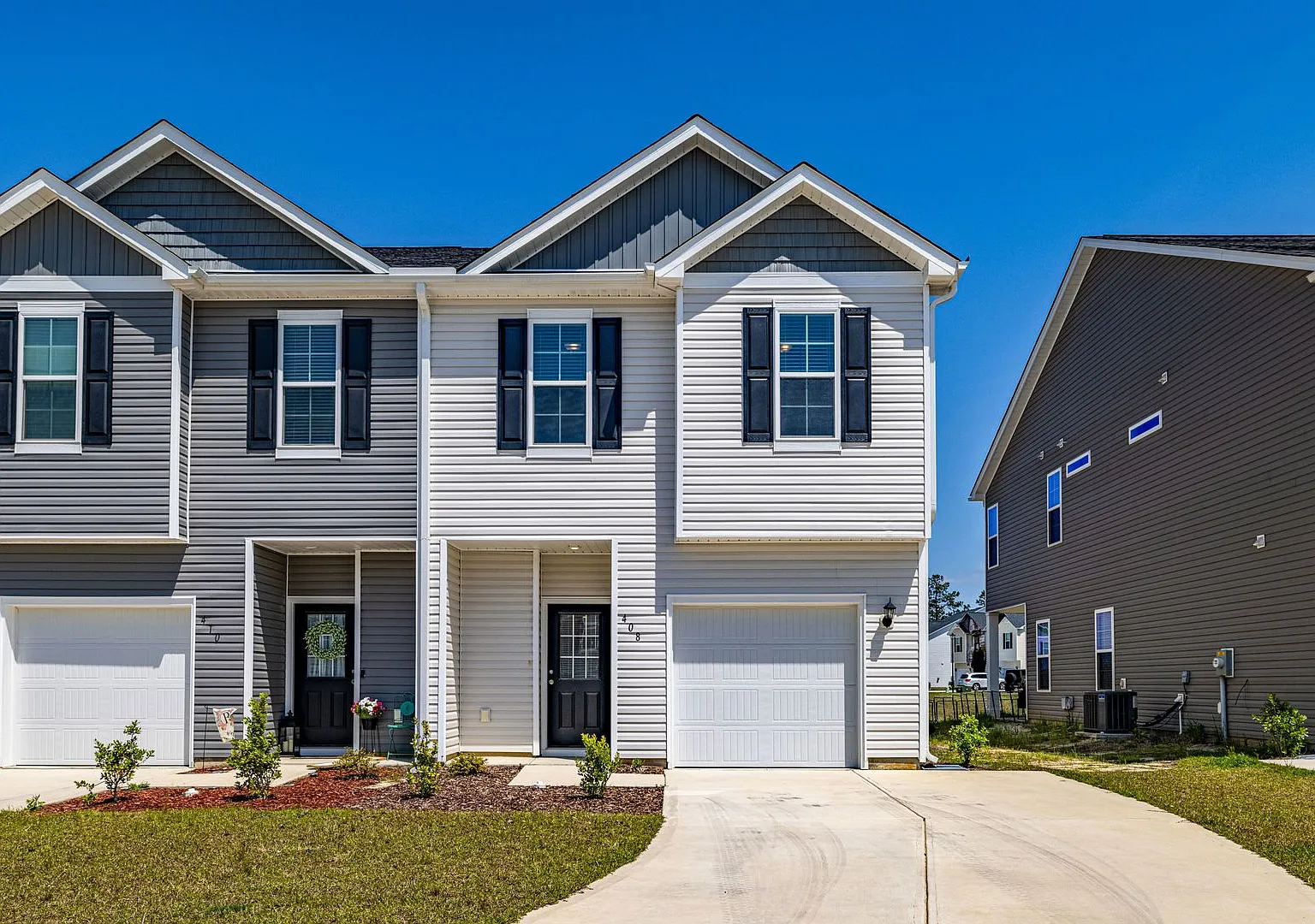 Townhome in Towne Pointe — Photo 1