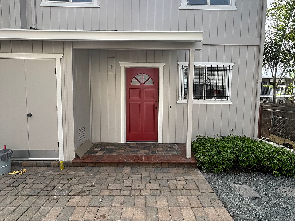 1st image of 1044 Addison St