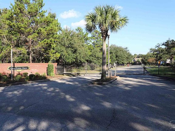 4th image of 2747 Manor Cir