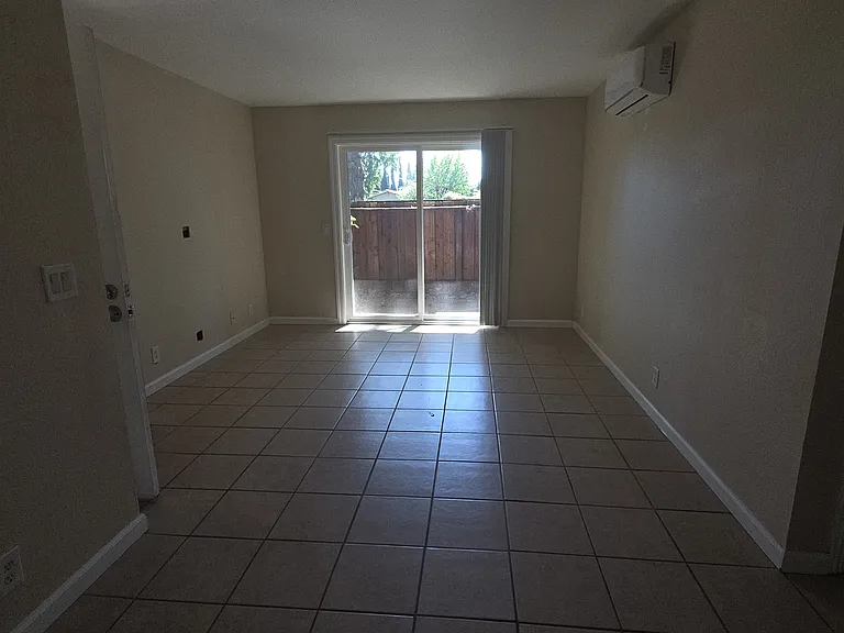 500 Arcadia Dr — Photo 3