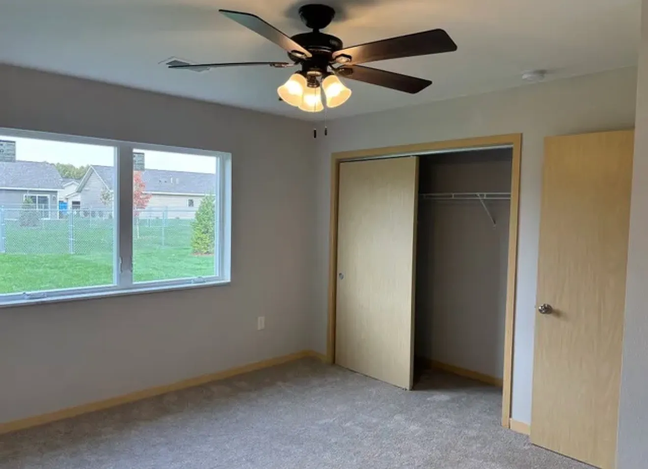 2 bed, 1100 sqft, $2,070 — Photo 2