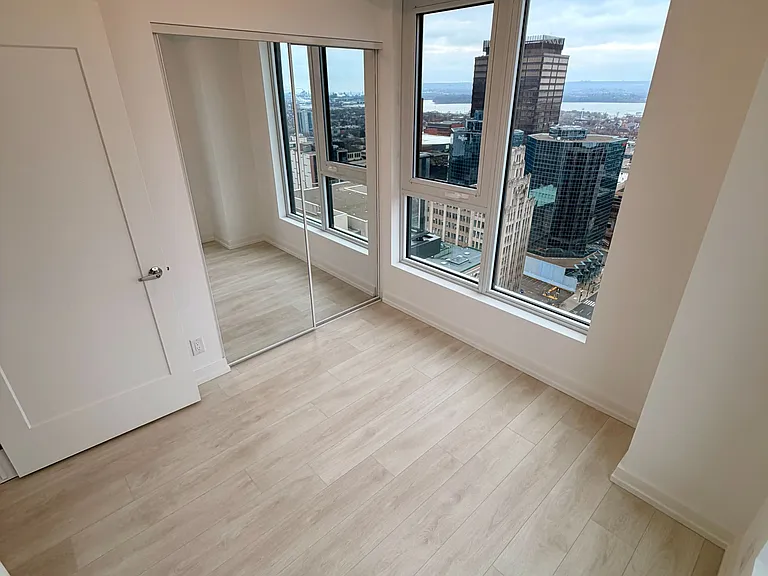 75 James St S #S-2606 — Photo 11