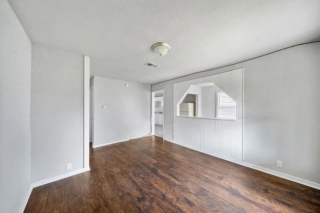 3 bed, 975 sqft, $1,575 — Photo 3