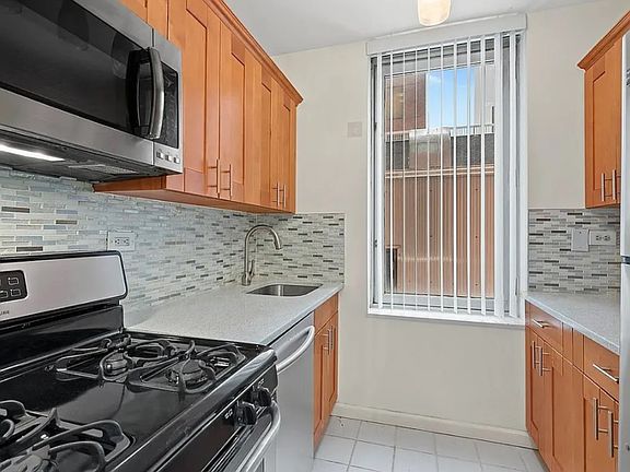 4th image of 145 E 48th St APT 7F
