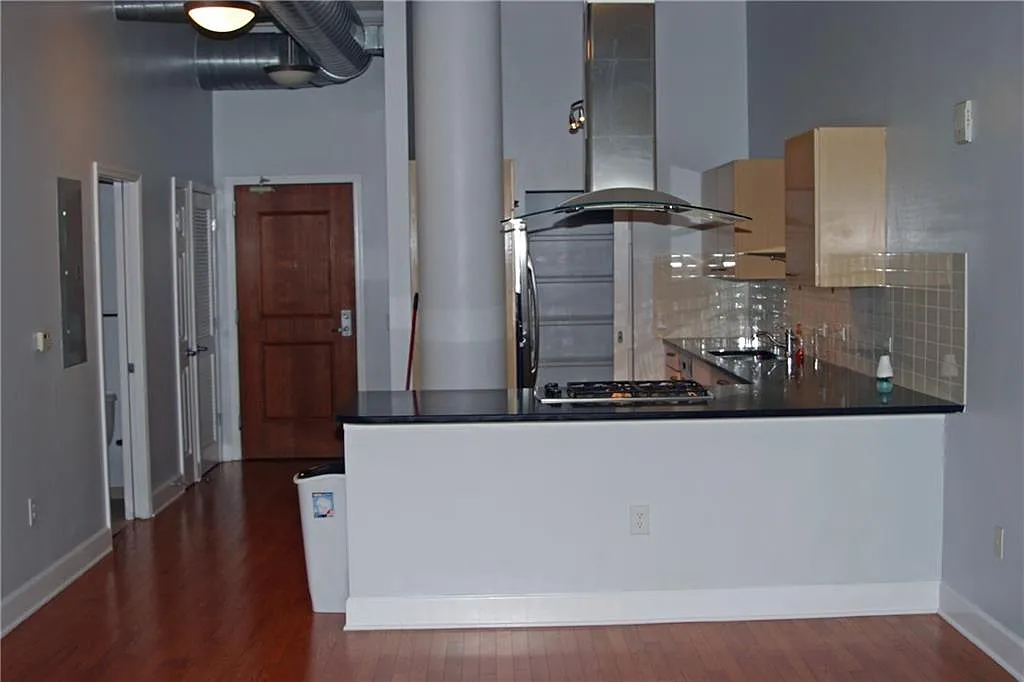 1 bed, 1.0 bath, 964 sqft, $2,100 — Photo 3