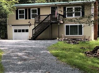 90 Windsor Rd, Hawley, PA 18428