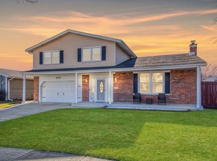 1837 W Locust Ln, Mount Prospect, IL 60056