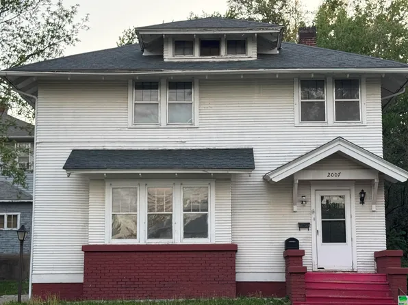 2007 Grandview Blvd, Sioux City, IA 51104