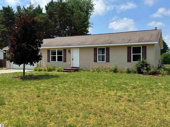 3046 Crimson Ranch Ln, Traverse City, MI 49685