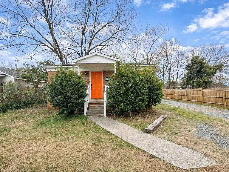 316 Skyland Ave — Photo 2