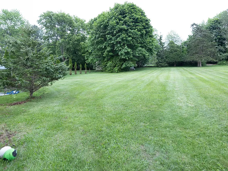 12 Spring Hill Ln — Photo 9