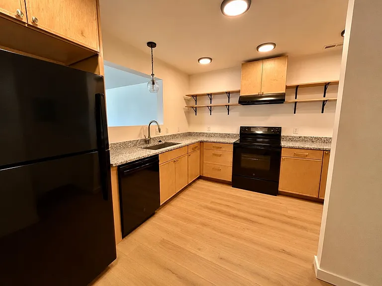 807 Cocoa Ct #B — Photo 3