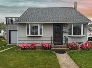 116 Washington Pl, Massapequa, NY 11758