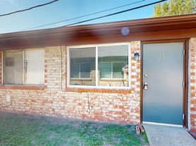 208 Lynn Dr, Bryan, TX
