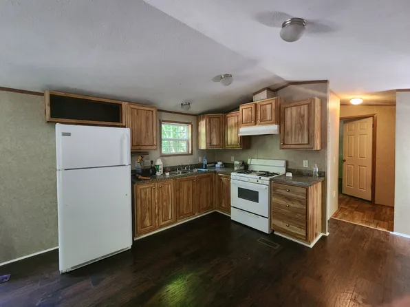 36 Squire Ct, Winthrop, ME 04364