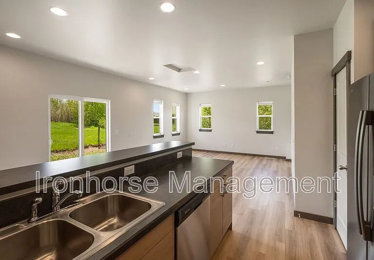 2954 W Babcock St #B — Photo 16