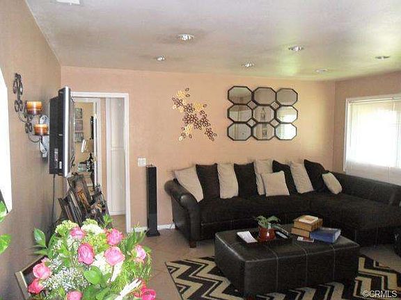 2nd image of 1364 N Elderberry Ave