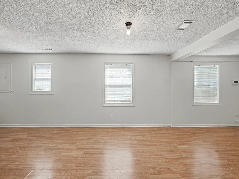 24 N Parkwood Dr — Photo 19