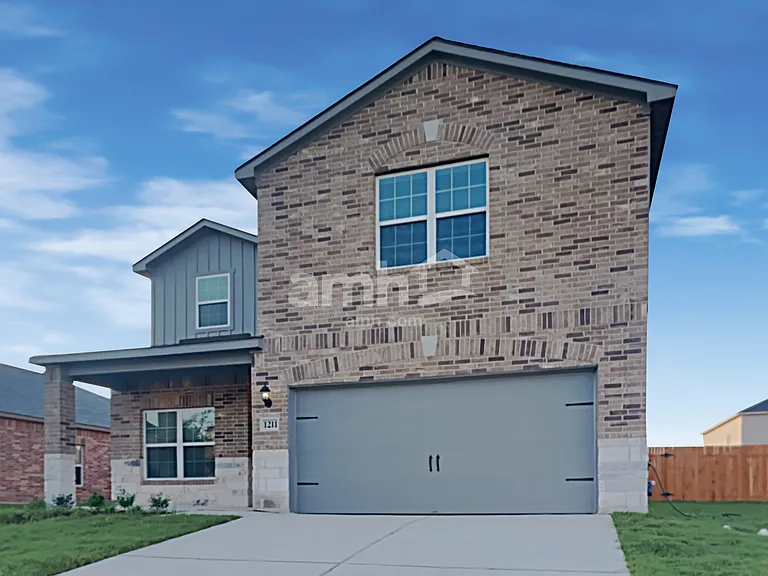 1211 Treeta Trl — Photo 1