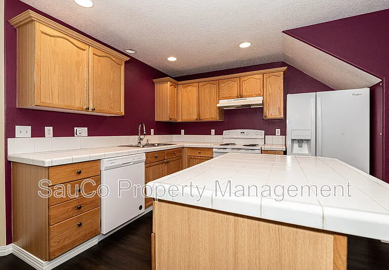 19878 Kendall Ln — Photo 9