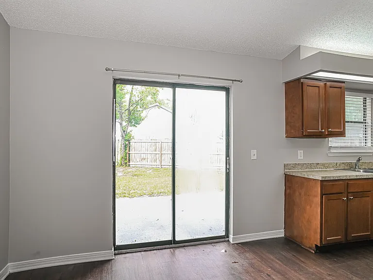 6221 Alfredo Dr W — Photo 6