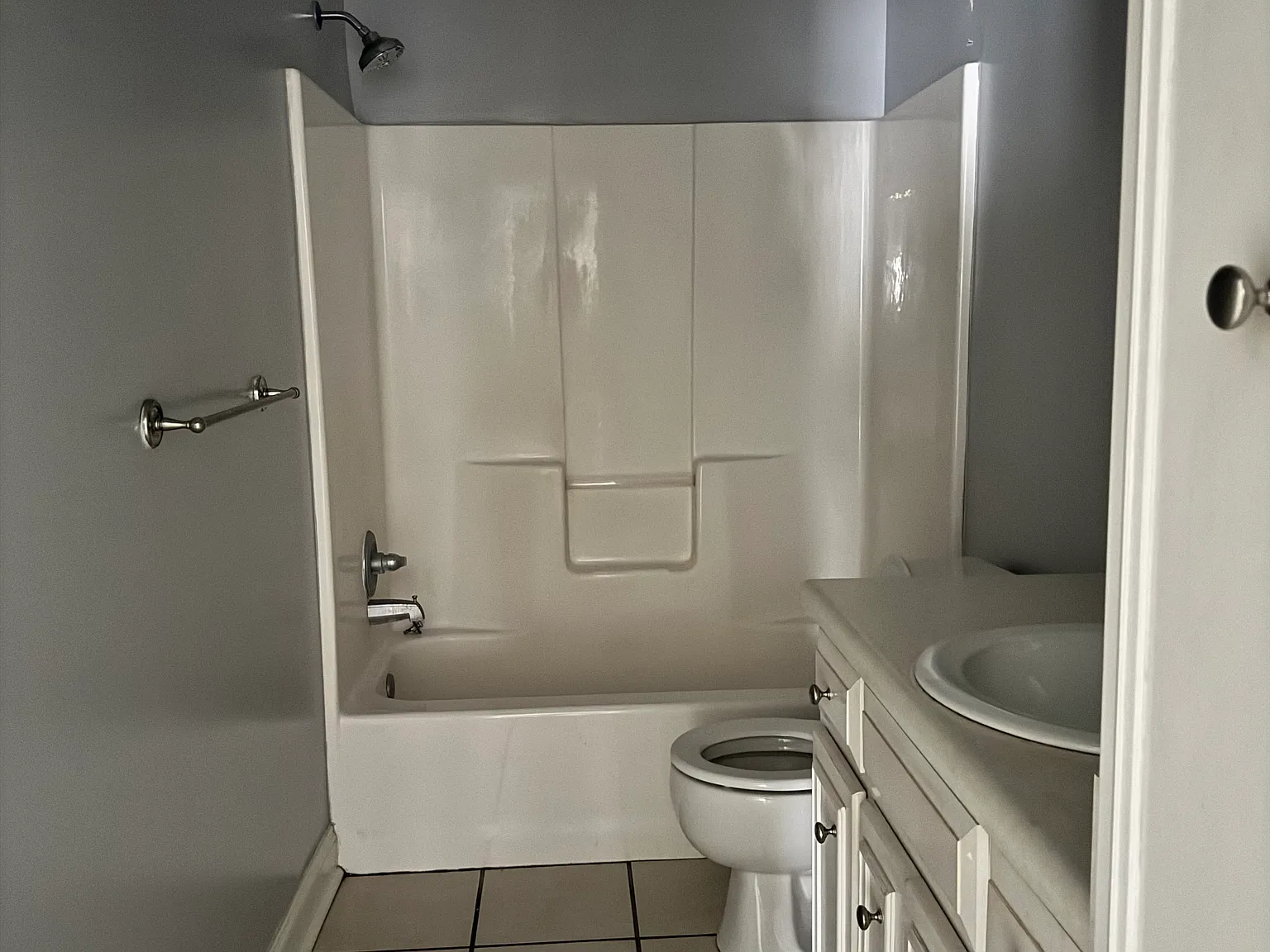 3 bed, 2021 sqft, $2,295 — Photo 2