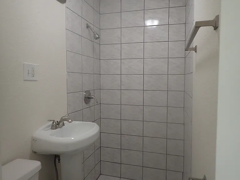 521 W Atkins Ave — Photo 6