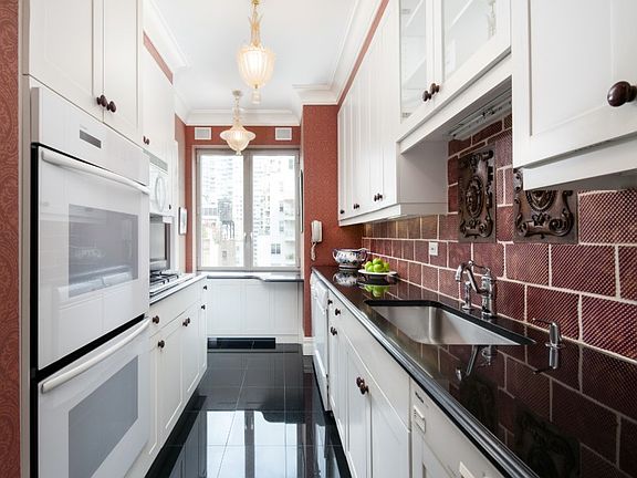 2nd image of 181 E 65th St APT 10B