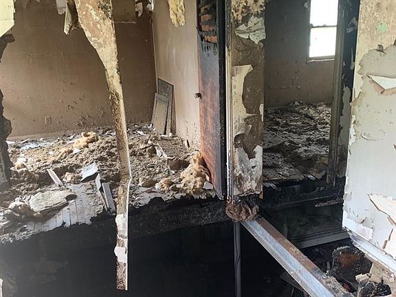 3rd image of 432 W Dartmouth St