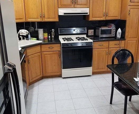 4th image of 63-67 72nd St