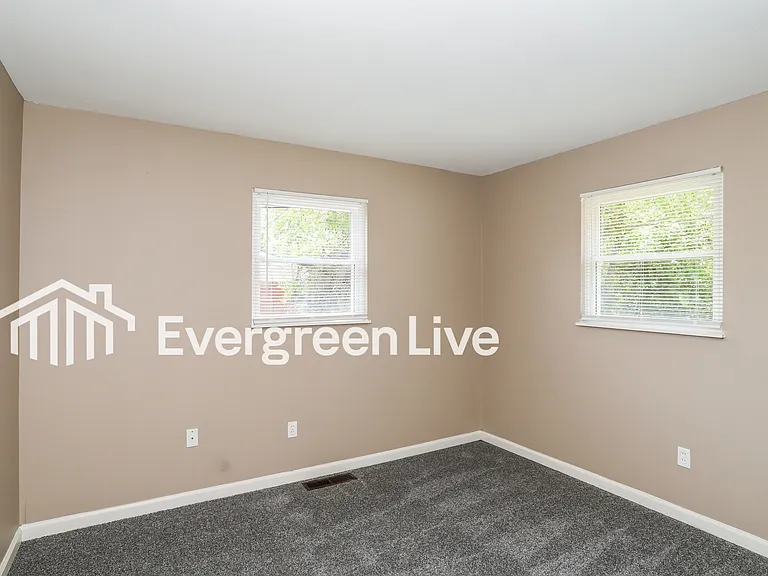 1915 Lotushill Dr — Photo 11