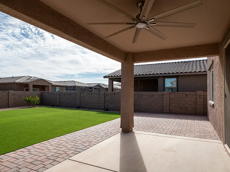 10410 W Robertson St — Photo 31