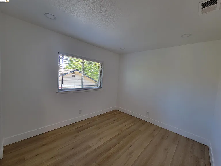 2210 Sierra Ct — Photo 19