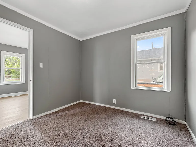2428 Poplar St — Photo 13