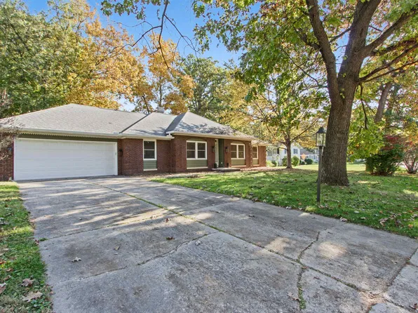 12312 N Lake Forest Dr, Dunlap, IL 61525