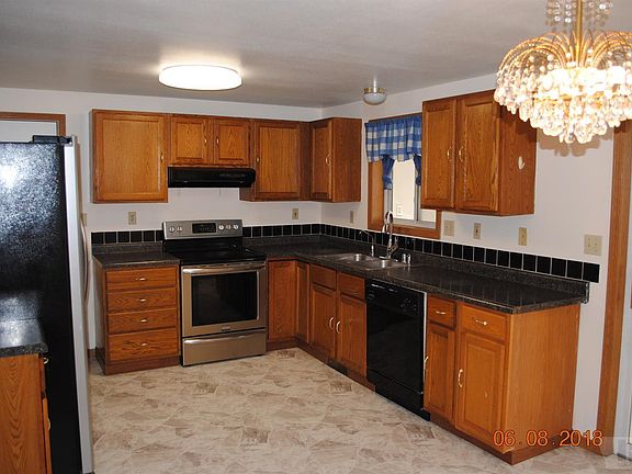 2nd image of 1016 S Shamrock Cir