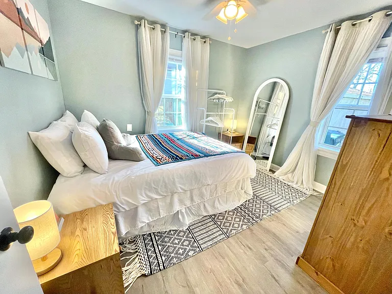2321 Lyle Ave — Photo 45