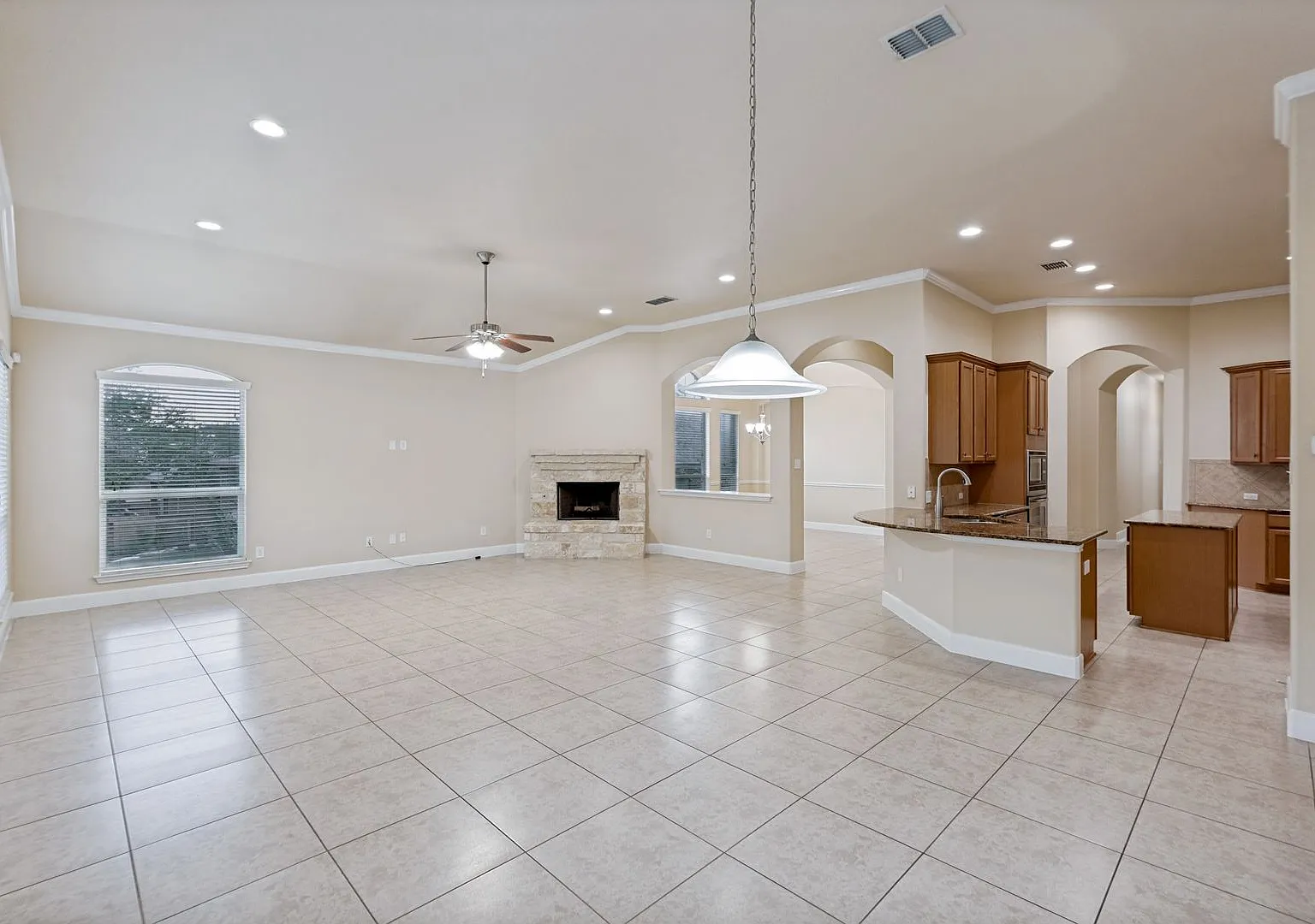 Vallitas @ Cibolo Canyon — Photo 4